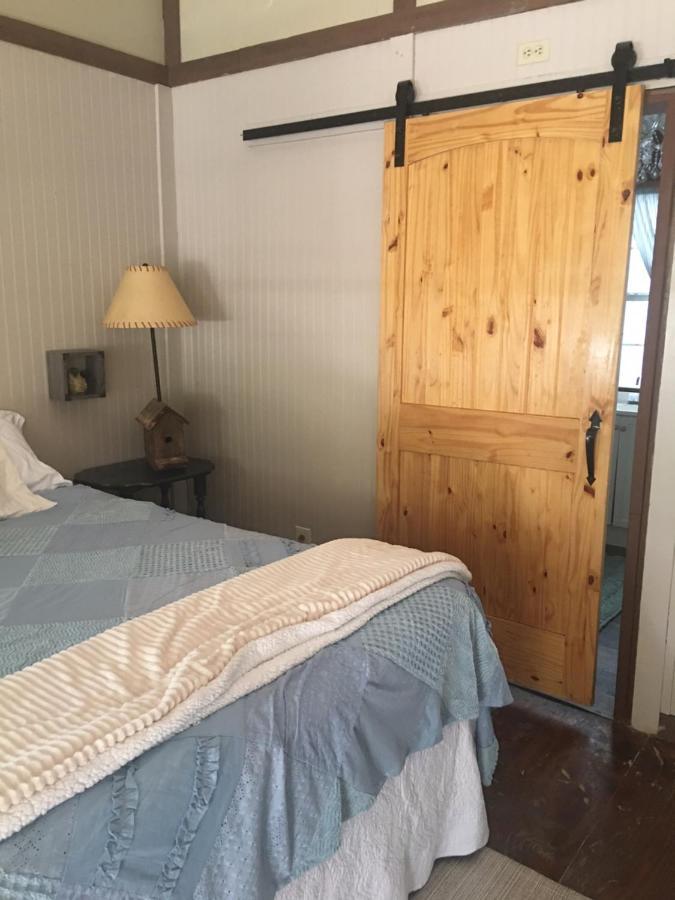 Acorn Hideaways Canton Sweet Tweet Guesthouse King Bed Exterior photo
