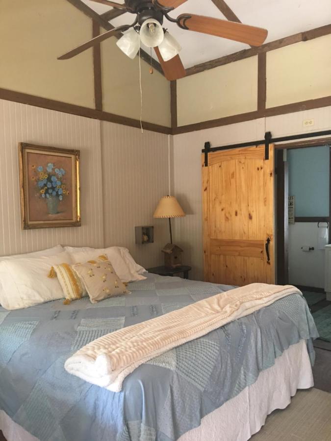 Acorn Hideaways Canton Sweet Tweet Guesthouse King Bed Exterior photo